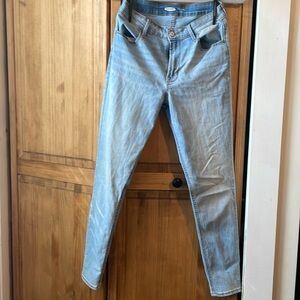 Light blue, skinny high rise old navy jeans.